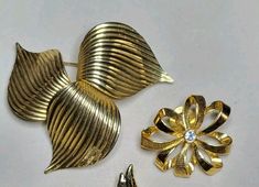 20 | Gold Toned Vintage Brooches | Avon | Sarah Coventry | Radko | Holiday Avon Christmas, Avon Collectibles, Christmas Teddy Bear, Sarah Coventry, Coventry, Scarecrow, Vintage Watches, Vintage Brooches, Parrot