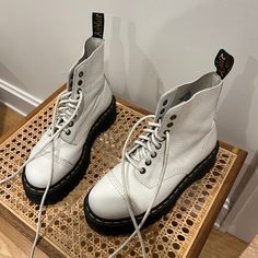 White Platform With Changeable Zipper And Laces - Worn Once Sinclair Dr Martens, Dr Martens Sinclair Boots, White Platform Doc Martens, Dr Martens Platform Boots White, White Leather Lace-up Platform Boots, Dr Martens Sinclair, White High-top Combat Boots With Lug Sole, Dr Martens White, White Platform