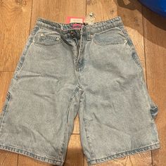 Size Medium/26-27 Brand New Jorts Women, Big Shorts, Belly Shirts, Skate Shirts, Baggy Shorts, Fire Fits, Streetwear Fashion Women, Swaggy Outfits, Really Cute Outfits