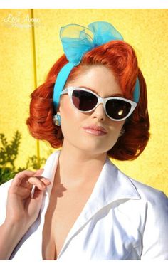 Vintage hair look Sanggul Cepol, Moda Pin Up, Cabelo Pin Up, Rockabilly Mode, Surf Hair, 1950s Hairstyles, Rockabilly Hair, 80s Hair