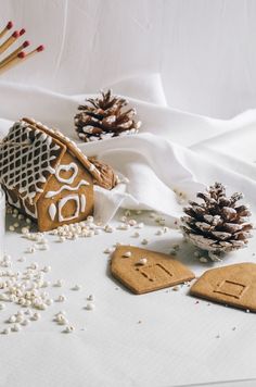 gingerbreads and pine cones on a white table cloth