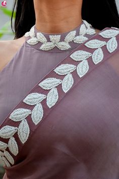 Sari Blouse Styles, Saree Women, Chiffon Sarees, Pearl Work, Saree Blouse Neck Designs, Hand Embroidery Dress, Saree Embroidery Design, Indian Saree Blouses Designs