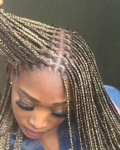 Mid Back Braids For Black Women, Mid Back Braids, Blonde Micro Braids, Mixing Hair Color, Back Braids, Hair Braid Patterns, Braids For Black, Big Box Braids Hairstyles