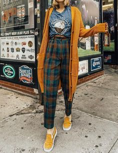 // Masculine Inspired Outfits, Yellow Checkered Pants Outfit, New York Spring Fashion Street, Unique Women Outfits, Radio Host Outfit, Art Teacher Clothes Aesthetic, Hungarian Fashion Modern, Relaxed Womens Outfits, Funky Grandma Style