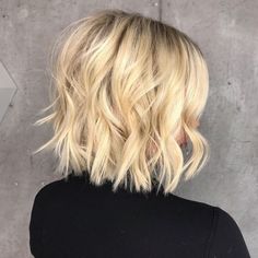 Medium Blonde Bob With Textured Layers Medium Blonde Bob, Tan Skin Blonde Hair, Summer Haircuts, Medium Bob Hairstyles, Choppy Bob, Choppy Bob Hairstyles, Medium Blonde, Blonde Bobs