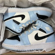 Ice Blue Jordan 1. Kids Boys Size 7, Worn W/ Box. A Few Creases On The Front Of The Shoe, Good Condition. Insoles In Tact. Jordan 1 Ice Blue, Custom Kicks, Blue Jordans, All Nike Shoes, Shoes Jordan, Cute Nike Shoes, Nike Air Jordans, Cute Nikes, Kids Jordans