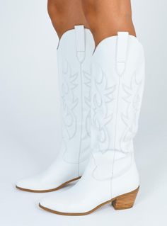 Urson Boot White by Billini Cowboy boots Western style stitching Stacked cuban heel Twin pull tabs Arched cuff Pull on design Man made upper, lining & sole Heel height: 6cm / 2.36” Hero image: @deanaduka Country Music Outfits, Female Packing List, Country Concert Outfits, Wilde Westen, White Shoe, Embroidered Boots, Country Concert Outfit