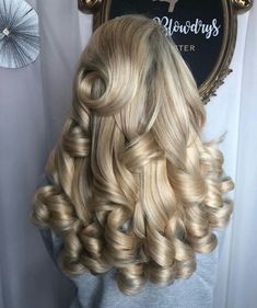 Black Hair Ombre Balayage, Waves Blowout, Layered Hair Blonde, Red Hair Black Hair, Doll Curls, Poses On Chair, Straight Hair Layered, Hairstyles Glam, Hair Blonde Brunette