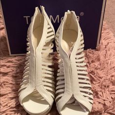 Brand New Never Worn White Wedge Sandals White Wedge Sandals With 4-inch Heel For Summer, White Wedge Sandals With 4-inch Heel For Spring, White Synthetic Wedge Sandals With 4-inch Heel, Tan Wedge Sandals, White Wedge Sandals, Sparkle Shoes, Top Moda, Slip On Espadrilles, White Wedges