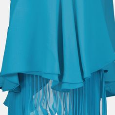 Jupe en soie Versace pour femme. Pleated Draped Skirt With Flowy Fit For Party, Pleated Flowy Draped Skirt For Party, Flowy Pleated Draped Skirt For Party, Pleated Long Draped Skirt For Party, Silk Pleated Skirt For Summer Parties, Chic Pleated Asymmetrical Skirt For Party, Chic Asymmetrical Pleated Skirt For Party, Evening Pleated Asymmetrical Draped Skirt, Party Dress With Pleated Hem And Flared Skirt