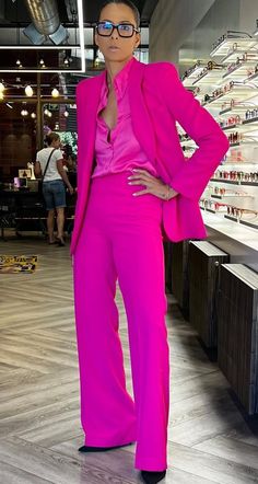 Pink Monochrome Outfit, Pink Pants Outfit, Chic Work Outfit, Chic Dress Classy, Spring Work Outfits, Rich Women, Suit Women, Amazing Ideas, Women's Handbags