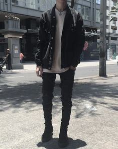 Sweatshirt Inspiration, 일본 패션, Elegante Casual, Stylish Mens Outfits, Streetwear Men Outfits, Men Fashion Casual Outfits, Cool Jackets, 가을 패션, Mens Casual Outfits