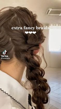 Cute Complicated Hairstyles, Elf Hairstyles Curly Hair, Hair Updos For Medium Length Hair, Outfit For Insecure People, Curl Korean Hair, Pretty Curled Hairstyles, Pick Tails Hairstyles, Bookish Hairstyles, Hairstyles That Stay In All Day