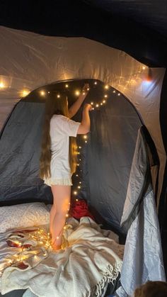 How To Set Up A Tent | Tent Camping Hacks Tent Camping Aesthetic, Cozy Camping, Tent Camping Hacks, Camping Must Haves, Cool Tents, Winter Camping