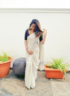 Onam Saree Silver Border, Silver Set Saree Blouse Designs Kerala, Silver Set Saree With Black Blouse, Tissue Set Saree Blouse Designs Kerala, Silver Kasavu Kerala Saree, Set Saree With Black Blouse, Black Onam Saree, Onam Saree Blouse Ideas Latest, Simple Onam Saree Look