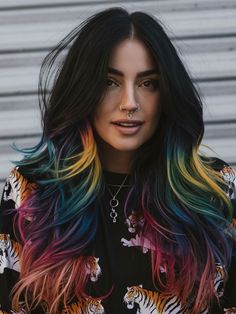 This black hair with a fun and vibrant rainbow ombre is a show-stopping look for anyone wanting to embrace a bright and colorful style. The curly hair texture adds extra depth to the long hair and creates a seamless transition between the dark and bright rainbow colors. It’s a great tutorial at home look for long hair easy step by step, perfect for those who want to make a bold, fashion-forward statement. Hair Color Ideas Rainbow, Curly Hair Texture, Color Block Hair, Winter Hair Color Ideas, World Hair, Hair Color Underneath, Beauty Hair Color, Dramatic Hair, Vivid Hair Color