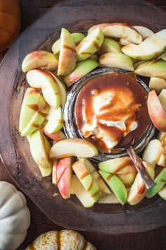 an apple platter with caramel sauce and sliced apples