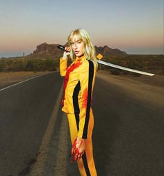 halloween costume blonde bangs long hair kill bill quentin la party look Cute Original Halloween Costumes, Halloween Blonde Hair Costume Ideas, Blonde Bangs Halloween Costume, Halloween Outfits Blonde, Halloween Outfits For Blondes, Blonde Hair Costume Ideas, Halloween Costumes With Blonde Hair, Halloween Costume Ideas Blonde Hair, Halloween Costume Blonde Hair