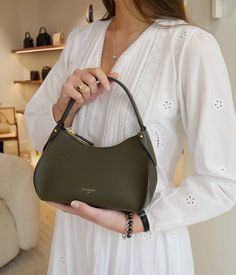 Like a majestic plant, our Mini Pivoine in Olive Green perfectly complements warm tones and underscores the neutral shades of your wardrobe.
Handcrafted in our Italian workshop, this bag is designed from high-quality grained calf leather, enhanced by refined golden finishes. It offers great versatility, able to be carried by hand, on the shoulder, or crossbody thanks to its additional strap. Its reliable zipper reveals a beige interior, providing a safe and elegant space to store your essential Beige Interior, Raw Jeans, Scarf Headband, Metal Accessories, Leather Care, Green Bag, Luxury Items, Leather Handbag, Body Bag