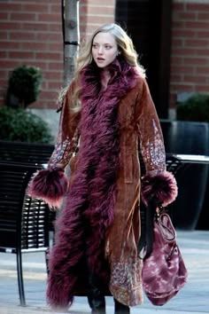 Amanda Seyfried Fashion, Chloe Movie Amanda Seyfried, Amanda Seyfried Chloe, Amanda Seyfried Street Style, Amanda Seyfried Outfits, Amanda Seyfried Outfit, Amanda Seyfried Movies, Amanda Seyfried Style, Letters To Juliet