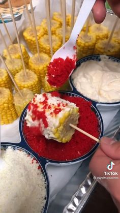 Mini party elotes Gender Reveal Food, Rose Gold Quince, Mexican Party Food, Taco Bar Party, Mexican Buffet, Gold Quince