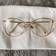 Linda Farrow Amina C8 Cat Eye Optical Frame Gold, Brand New With Box Cute Oversized Glasses, Glasses Gold Frames, Cats Eye Glasses Frames, Gold Metal Frame Glasses, Cat Eye Frame Glasses, Gold Frames Glasses, Light Academia Glasses, Gold Frame Glasses Women, Cool Glasses Frames For Women