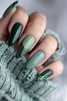 Fall Sweater Nails, Classy Christmas Nails, Ocean Nail Art, Fall Season Nails, 90s Glasses, Christmas Nails Ideas, Season Nails, Simple Fall Nails, Christmas Nail Ideas