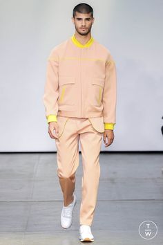 Carlos Campos - Spring/Summer 2019 - Look 4 New York Fashion Week Men, New York Spring, Male Fashion Trends, Streetwear Men, Streetwear Men Outfits, Male Fashion, Mens Fashion Trends, Summer 2019, Stylish Men