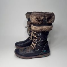 Size is labeled as EUR 40. Condition is 9/10. Some wear signs are possible as item is pre-loved. ⟡next day shipping from Europe ⟡shipping up to 2-3 weeks ⟡please be wary of shipping delays ⟡always sending tracked Fur Lined Boots, Fur Boots, Lithuania, Boot Shoes Women, Winter Boots, 3 Weeks, Mustang, Brown Leather, Faux Fur