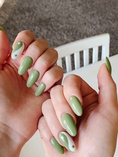 Cute Nails Acrylic Green And White, Cute Basic Nail Ideas Short, Green Nails Pattern, Green Basic Nails, Nail Ideas Green And White, Matcha Nail Art, Green And White Nails Short, Yin And Yang Nail Designs, Green Geometric Nails