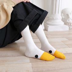 Do you have a secret obsession with ducks? Well now you can enjoy cute duck socks every day! Fits women size 5-10 US. Duck Socks, Head Sock, Funny Goose, Mini Mundo, Funny Duck, Stylish Socks, Sock Animals, Funny Socks, Colorful Socks