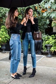 Mix Denim Outfit, Fall Outfit Sneakers Women, Dark Mom Jeans Outfit, Kpop Glasses, Realistic Fashion, Wardrobe Checklist, Mom Jeans Outfit, Jeans Outfit Women