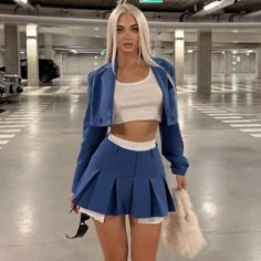 Dress Down A Skirt, Skirts With Crop Top, Mini Skirt Party Outfit, Blue Skirt Outfit Ideas, Detail Clothes, Cold Clothes, One Piece Clothes, Mini Skirt Fits, Aesthetic Skirt