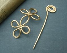 Diy Wire Hair Pin, Shawl Pins Scarves & Shawls, Wire Shawl Pin Tutorial, Wire Wrap Hair Pin, Sweater Brooch, Sweater Clips, Wire Jewelery, Pin Hair