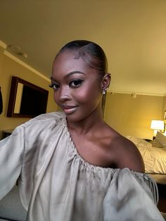 soft glam on darkskin girl woth beautiful green dress Blk Women, Black Like Me, Brown Skin Makeup, Soft Glam Makeup, Brownie Points, Make Up Inspo, Soft Glam, Face Card, Real Hair