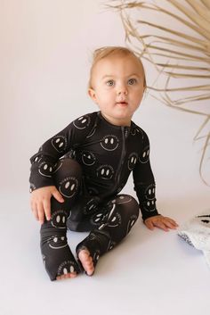 Get ready to smile all night long in our Charcoal  & White FF Smile Bamboo Zip Pajamas! Made from ultra-soft bamboo material, these pajamas feature a playful charcoal background and our signature "Forever French Smile" design. Stay cozy and stylish all night long.
Made of the softest premium bamboo. Durable and well designed your little ones can sleep and play in these cozy pajamas. Our smallest sizes have rollover cuffs on the hands and all of the one piece sizes have cuffs on the feet giving you the option to go footless or footed without changing outfits.
Sizes available in newborn - 24 months
Material : 95% bamboo viscose /5% spandex
A key benefit of bamboo clothing is that it is naturally hypo-allergenic, gentle on the skin, and highly breathable. It keeps skin cool in summer and warm Charcoal Background, Baby Bamboo, French Baby, Bamboo Material, Smile Design, Cozy Pajamas, Bamboo Clothing, Baby Bottoms, Boys Bottoms