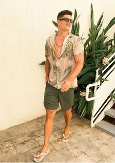 Aesthetic Men's Beach Outfits: Black Casual Summer Styles - A 2023 Forecast - mens-club.online Men's Beach Outfits, Mens Beach Outfits, Quilted Vest Outfit, Summer Outfits Men Beach, Jordan Birthday, Mens Outfits Streetwear, Red Shirt Men