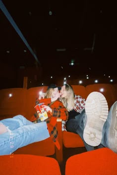 cinema evening friends aesthetic bff sisters Friends Watching Movies Aesthetic, Cinema Date Outfit, Aesthetic Movie Night, Movie Night Disney, Cinema Outfit, Theater Aesthetic