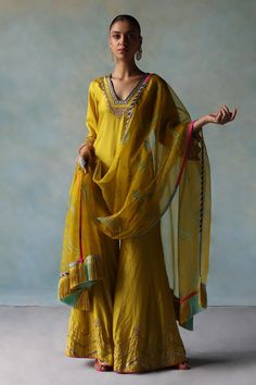 Fashionable Saree, Placement Embroidery, Traditional Attires, Anarkali Dress Pattern, Kurta Set For Women, Simple Kurta Designs, Traditional Indian Outfits, Yellow Silk, Cotton Kurti