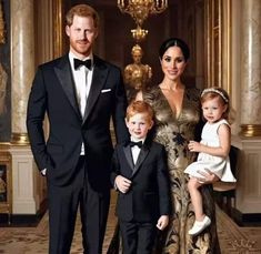 Megan Markle Prince Harry, Grey Hair And Glasses, Prince Harry Et Meghan, Duchess Meghan, African Print Maxi Skirt, Jennifer Aniston Style, Prins Harry, Prince Harry And Megan