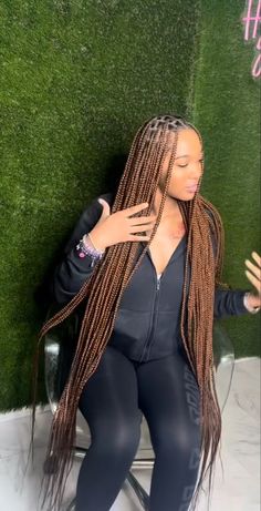 Cinnamon Brown Knotless Braids, Small Color Knotless Braids, Brown Blonde Black Braids, Brown Protective Hairstyles, Brown Ombre Braids Black Women, Brown Braids With Blonde Peekaboo, Brown Braided Hairstyles For Black Women, Locs Hairstyles Brown, Brown Long Knotless Braids