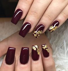 Pedicure Color Vino, Burgundy Gold Nails, Cateye Nailart, Nail Salon And Spa, Fruit Nail Art, Wine Nails, Gel Toe Nails, Golden Nails, Maroon Nails