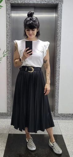 Black Skirt White Shirt Outfit, Edge Outfits, Outfits Edgy, Cool Winter, Look Rock, Outfits For Women, Women Outfits, Outfits Fashion