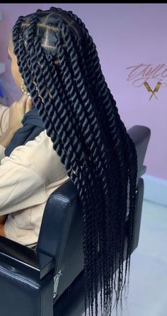 Rope Twist Box Braids, Outfit For Lounge Bar, Big Long Twist Braids, Big Senegalese Twists Braids, Big Individual Braids For Black Women, Long Jumbo Twist Braids, Twist Braids Hairstyles Jumbo, Large Twist Hairstyles, Senegalese Twist Braids Large