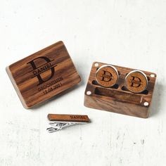 "♥ Personalized Cufflinks Box For Groomsmen ♥ This Wooden Cufflinks and Tie Clip sets can be personalised with any name, initials or dates, making a perfect custom gift for groomsmen, or any loved ones you want a special gift for! ITEM ∙ DESCRIPTION 1. Cufflinks Box: * Materials: Wood * Dimensions: 2 7/16 x 1 11/16 (59 x 41 mm) * Can be customized with any date, initial, or name 2. Tie clip: * Materials: Solid 925 Sterling Silver * Dimensions: 1 11/16\" x 1/4\" (40 x 6mm) * Can be customized wit Personalized Classic Cufflinks For Gift, Luxury Polished Finish Cufflinks For Groomsmen Gift, Groomsmen Gifts Cufflinks, Classic Clip-on Cufflinks For Gift, Gold Clip-on Cufflinks Gift, Groomsmen Cufflinks, Monogrammed Cufflinks, Cufflink Box, Personalized Cufflinks