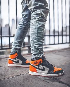 Aj1 Obsidian, Air Jordan 1 Orange, Women's Jordans, Jordans Outfit Womens, Aj1 Outfit Women, Jordan 1 Orange, Nike Women Outfits, Nike Aj1, Jordans Air