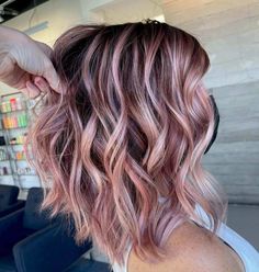 Edgy bob, rose gold balayage, effortless waves. Balayage For Short Hair, Valentines Vibes, Rose Gold Hair Blonde, Rose Gold Hair Brunette, Gold Balayage, Rose Gold Balayage, Pink Blonde Hair, Hair Color Rose Gold, Short Hair Balayage