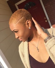 Twa Hairstyles Fine Hair, Super Short Hair Black Women, Colored Twa, Ginger Blonde, Stylish Black Women, Shaved Hairstyles, Blonde Natural