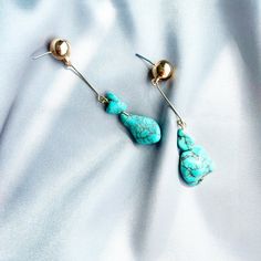 Raw Turquoise Dangle Earrings, December Birthstone Earrings, Gemstone chip Earrings, Raw crystal earrings, Birthday Gift ** Material: Glass, 14K gold plated hook, CZ ** Dimension:     Length: 65-70mm     width：15mm ** Each stone is distinct, resulting in slight variations in both shape and size ** 1 Pair **Note Materials such as oil, nail polish, nail polish remover, chlorine, and perfume can potentially trigger a chemical reaction with metal or plated jewelry, leading to tarnishing. The same applies to sweat, so it's important to take off your gold-plated jewelry while engaging in physical activities, strenuous work, or when swimming to prevent any damage. If you're eager to get your order quickly, please don't hesitate to drop us a message! Before completing your purchase, make sure to v Turquoise Drop Crystal Earrings Gift, Raw Crystal Earrings, Chip Earrings, Turquoise Dangle Earrings, Raw Turquoise, Turquoise Earrings Dangle, Earrings Gemstone, Birthstone Earrings, Birthstone Earring