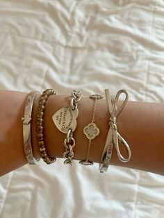 Jewellery For School, Bracelets Tiffany & Co., Tiffany And Co Bracelet Silver, Kate Spade Bracelet Stack, Tiffany Stacked Bracelets, Gold And Silver Jewelry Stack, Tiffany And Co Jewelry Aesthetic, Tiffany Bracelet Aesthetic, Tiffany And Co Bracelet Stack